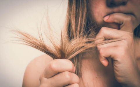 染发对于发质的影响:损伤头发、导致脱发等问题