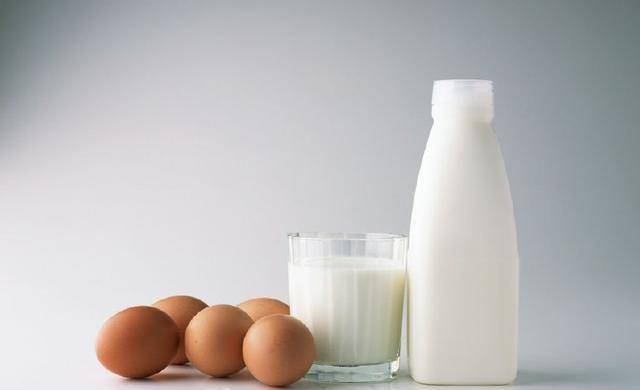 牛奶对减肥的益处,当体内有足够的钙时能快速的燃烧脂肪