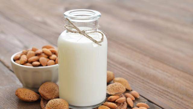 牛奶对减肥的益处,当体内有足够的钙时能快速的燃烧脂肪